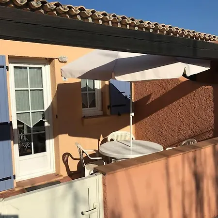 La Petite Mer'veille Apartment *