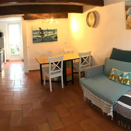 La Petite Mer'veille Apartment *