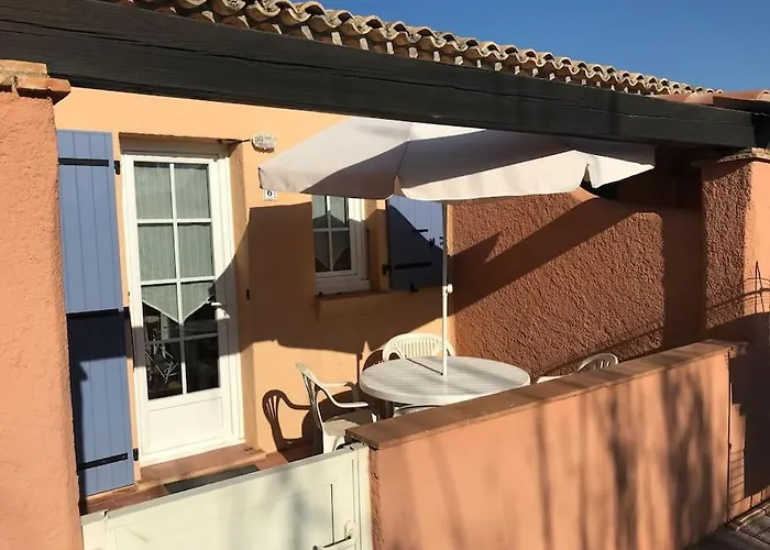 La Petite Mer'veille Apartment *