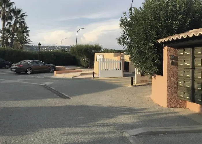 La Petite Mer'veille Apartment