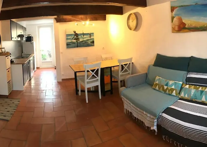 La Petite Mer'veille Apartment *